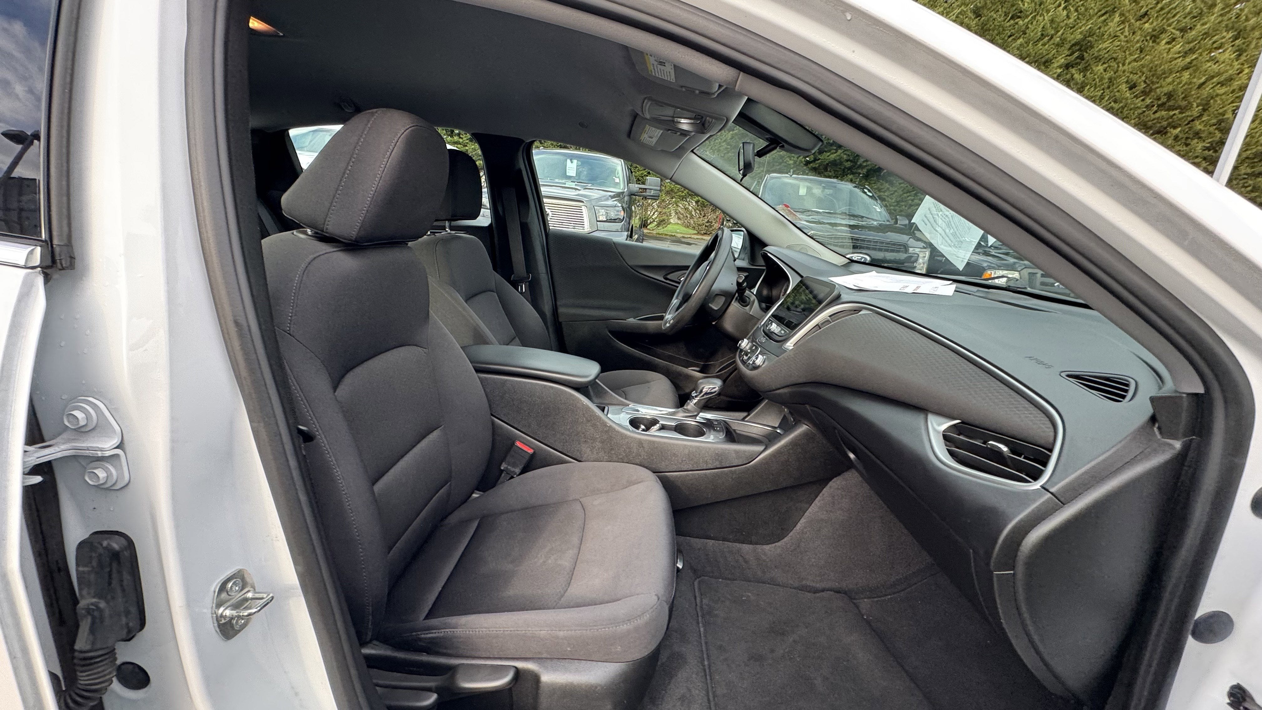 2022 Chevrolet Malibu LS