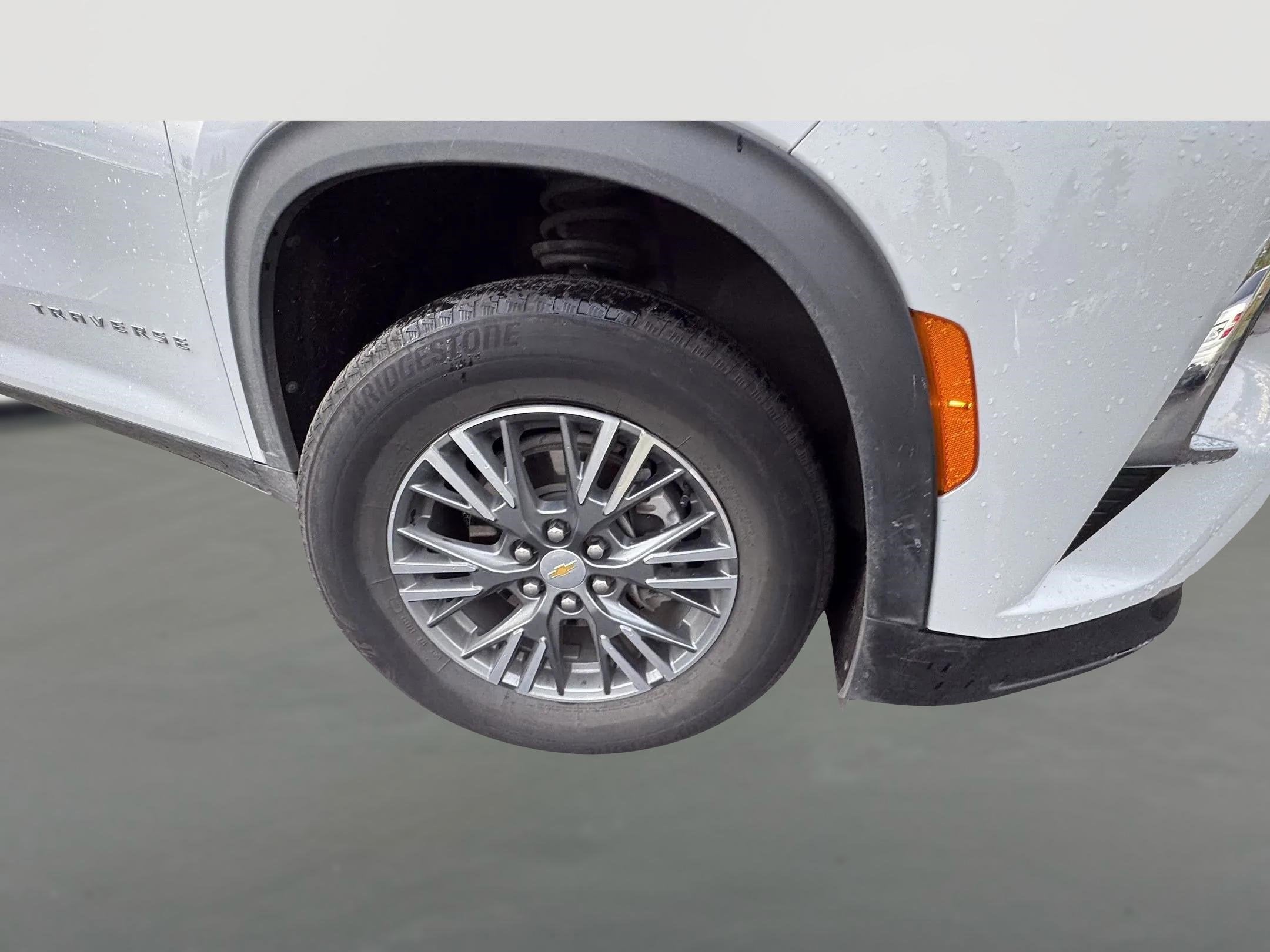 2024 Chevrolet Traverse LT