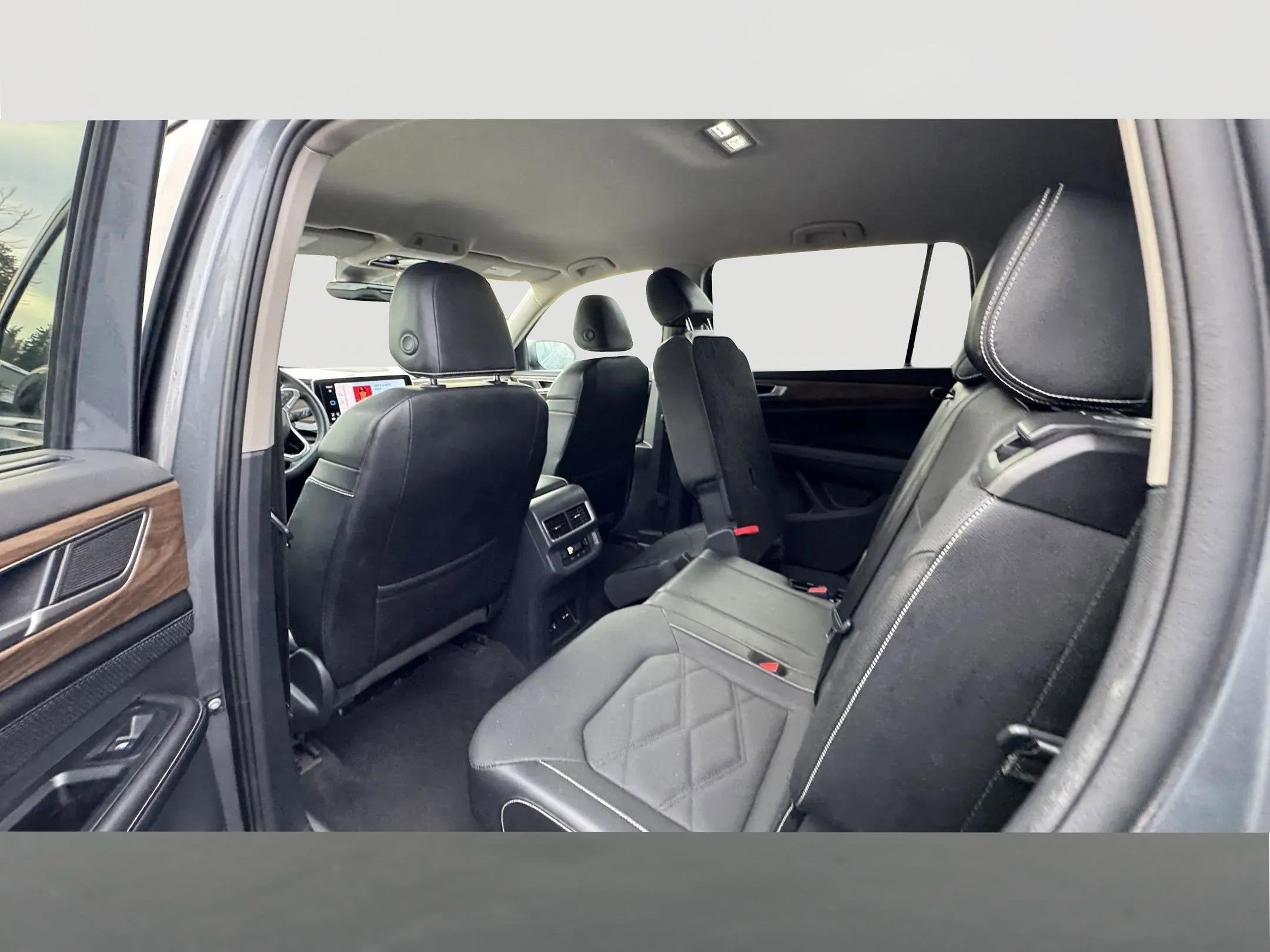 2024 Volkswagen Atlas 2.0T SE w/Technology