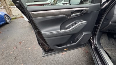 2021 Toyota Highlander Hybrid Platinum