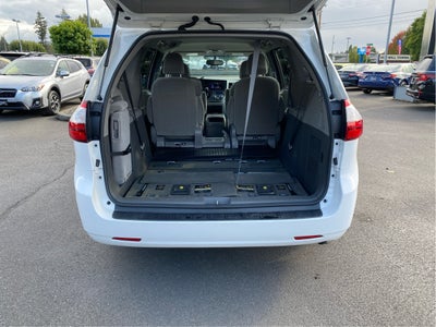 2017 Toyota Sienna LE Auto Access Seat