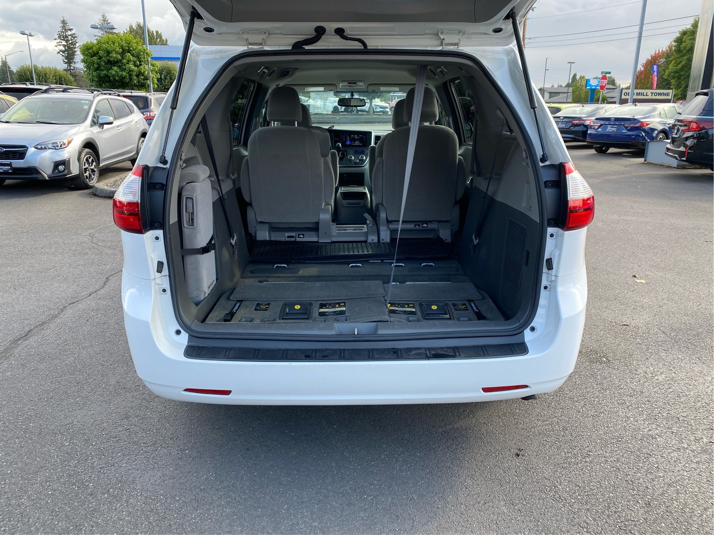2017 Toyota Sienna LE Auto Access Seat