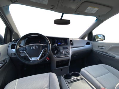 2017 Toyota Sienna LE Auto Access Seat