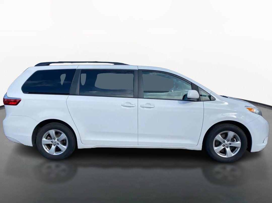 2017 Toyota Sienna LE Auto Access Seat