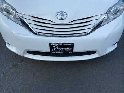 2017 Toyota Sienna LE Auto Access Seat