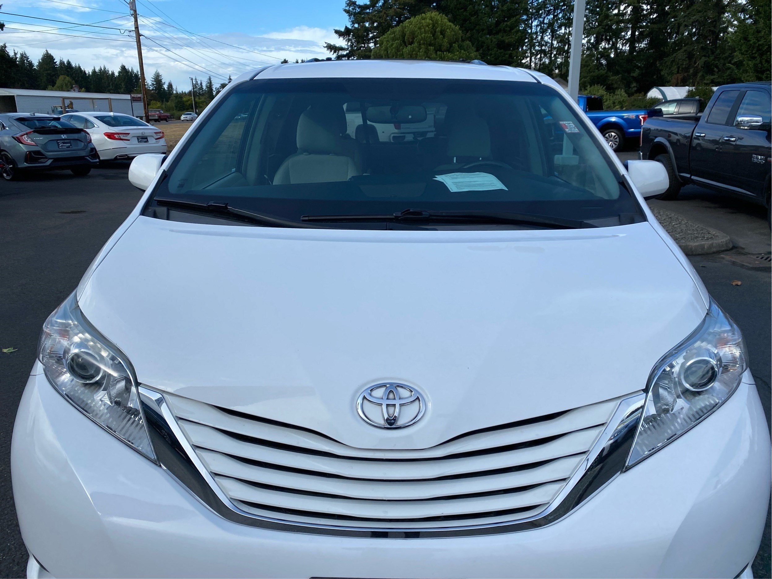 2017 Toyota Sienna LE Auto Access Seat
