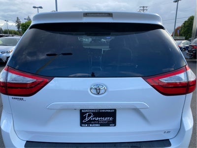 2017 Toyota Sienna LE Auto Access Seat