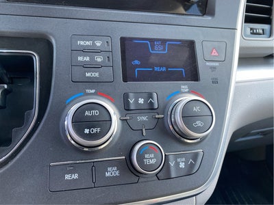 2017 Toyota Sienna LE Auto Access Seat