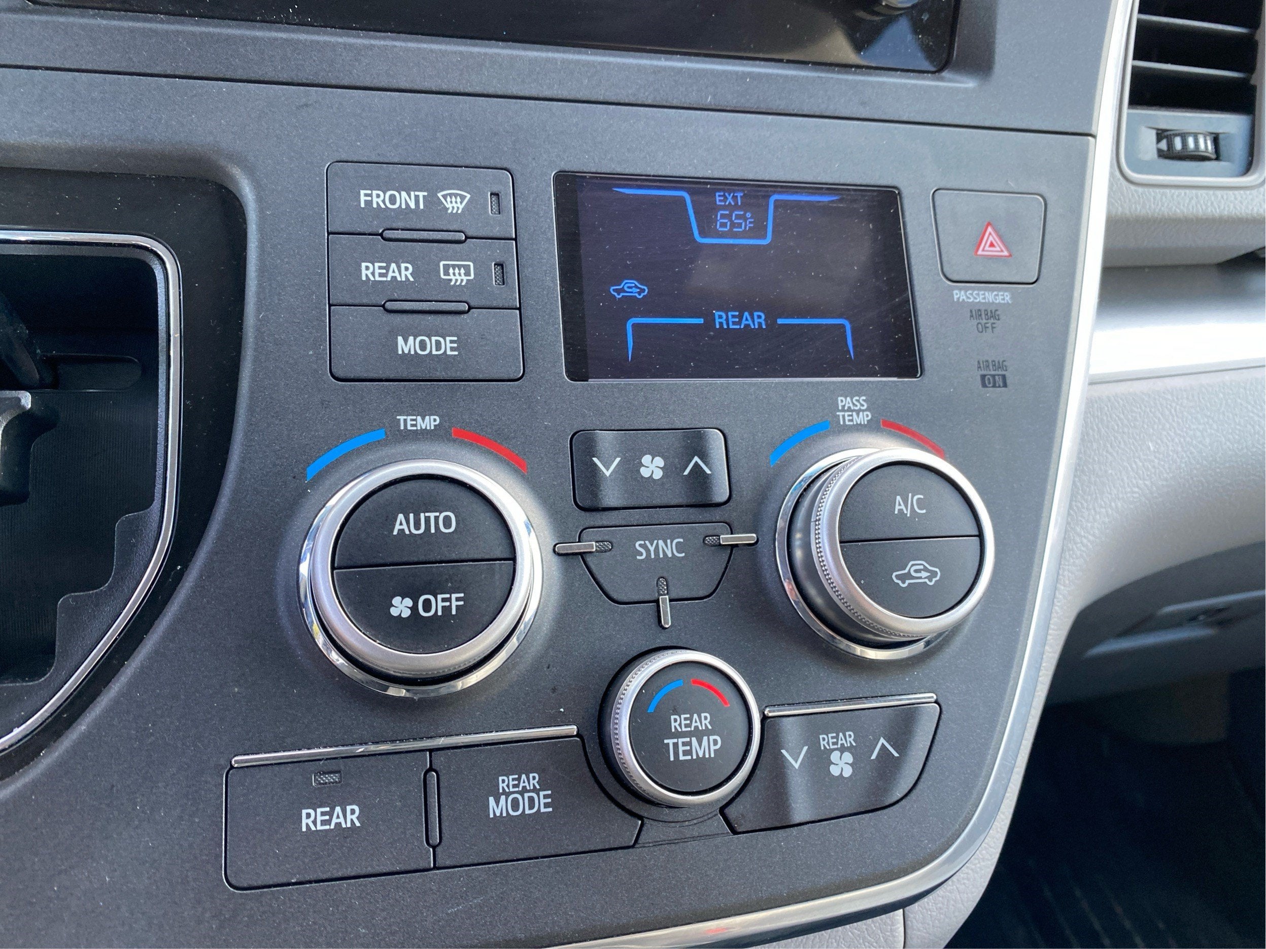 2017 Toyota Sienna LE Auto Access Seat