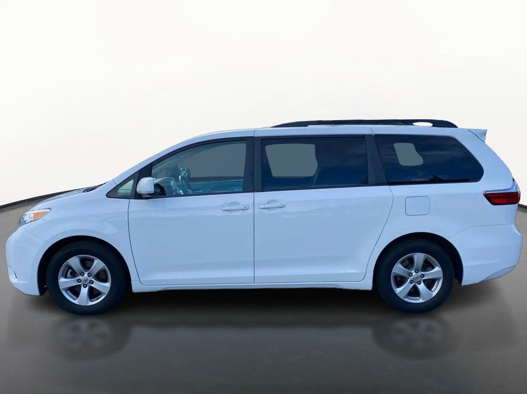 2017 Toyota Sienna LE Auto Access Seat