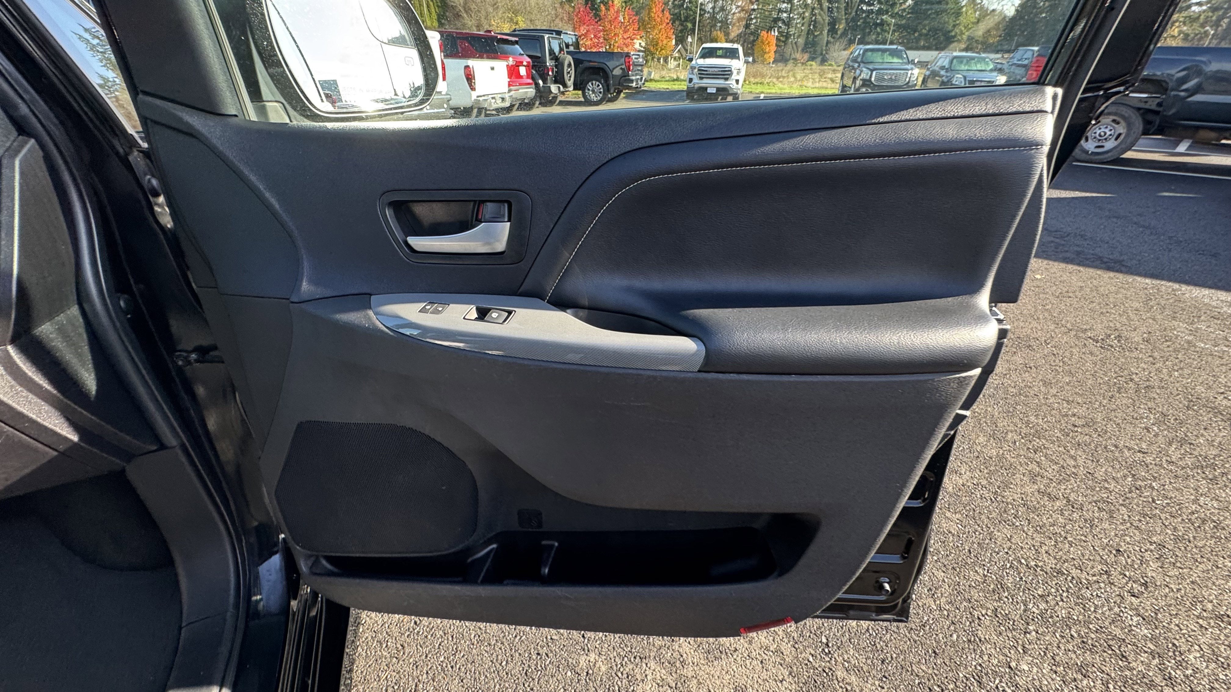 2015 Toyota Sienna SE 8 Passenger