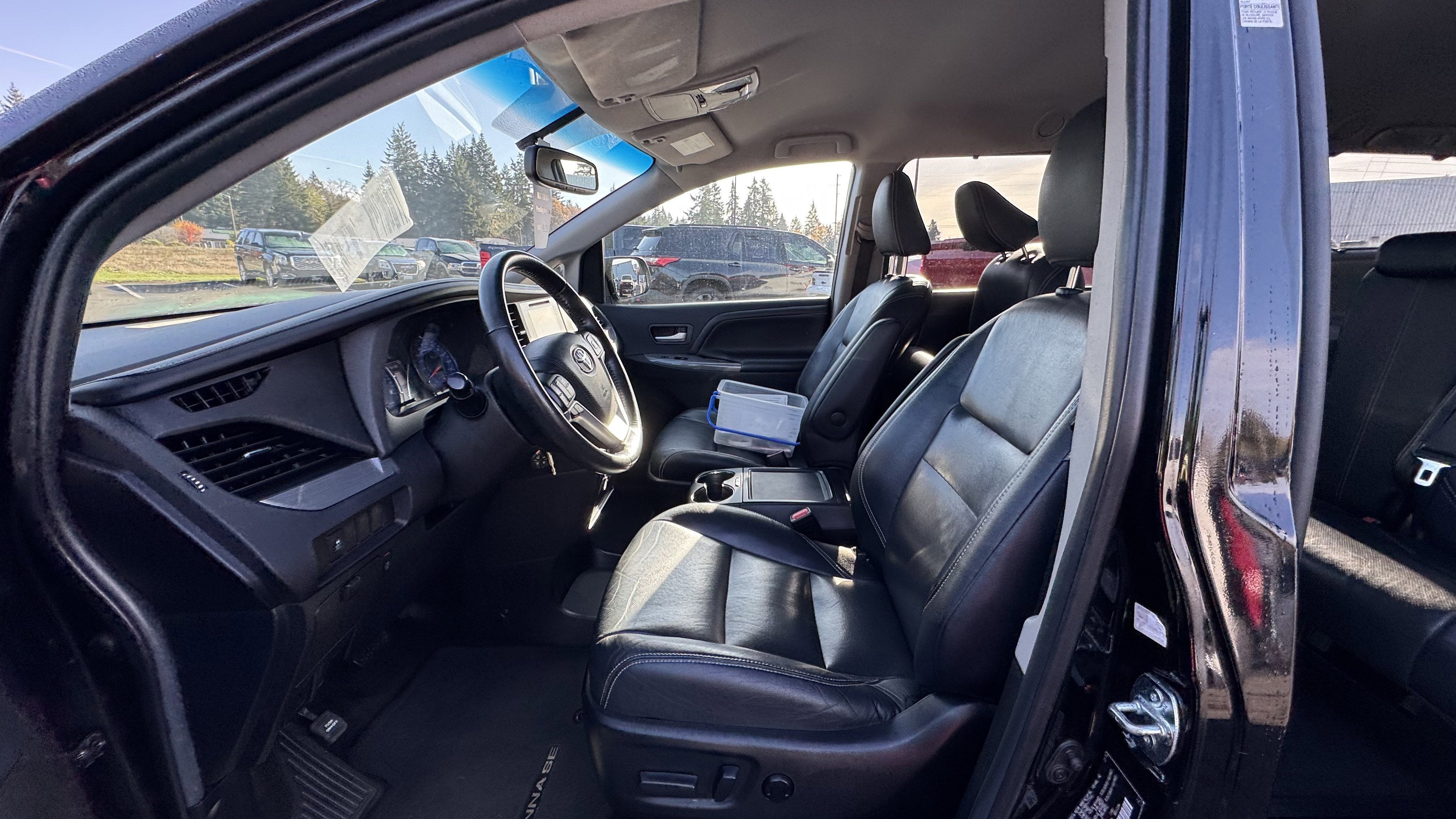 2015 Toyota Sienna SE 8 Passenger