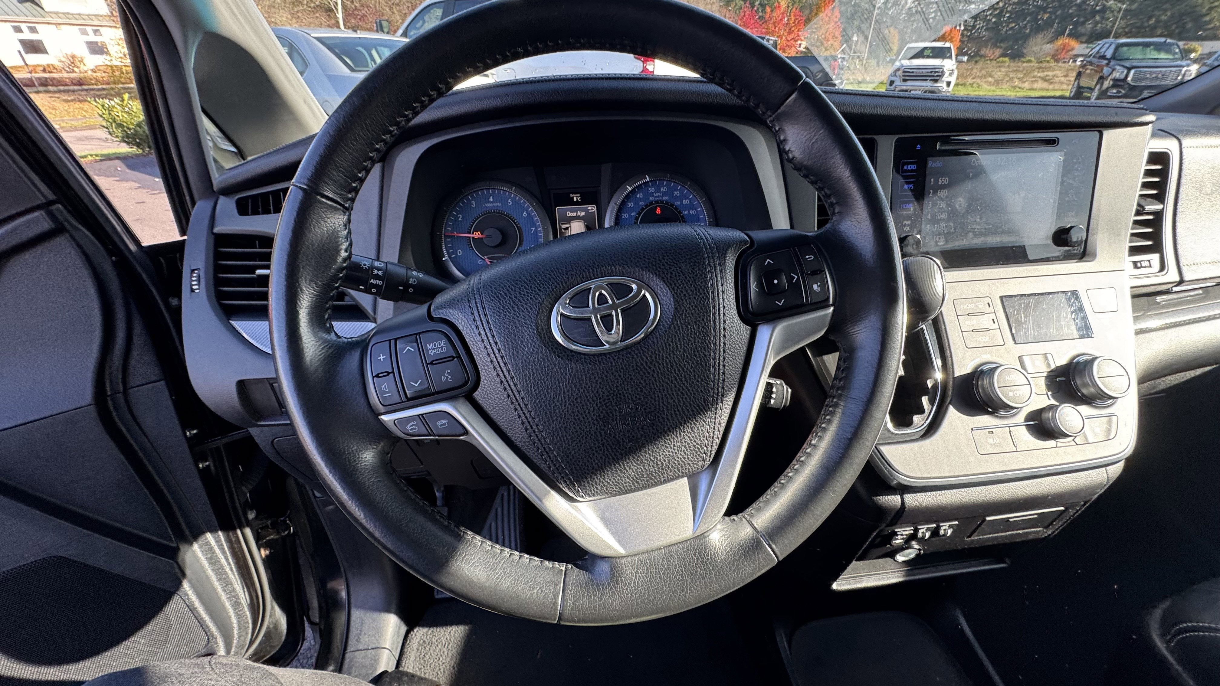 2015 Toyota Sienna SE 8 Passenger
