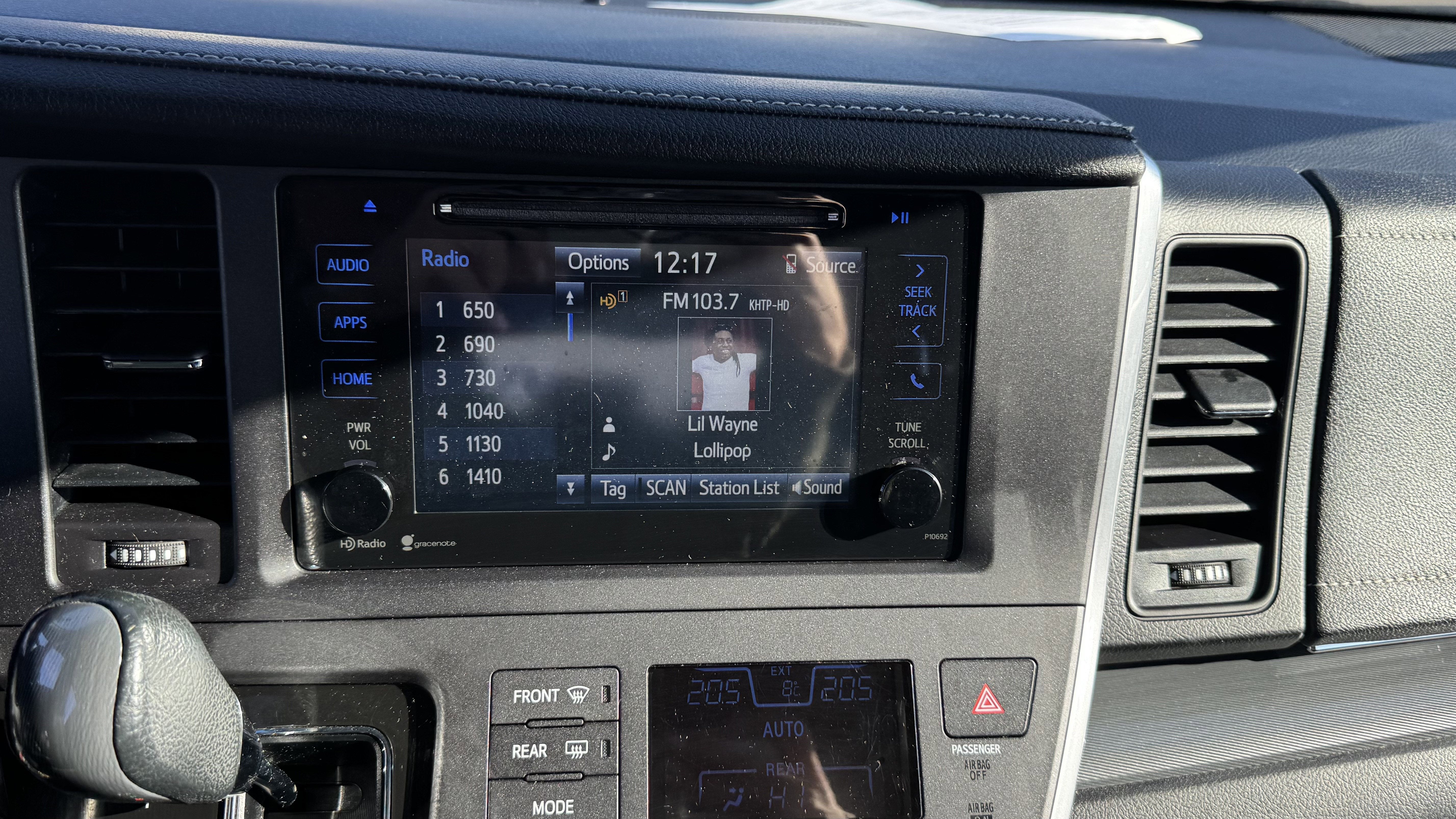 2015 Toyota Sienna SE 8 Passenger