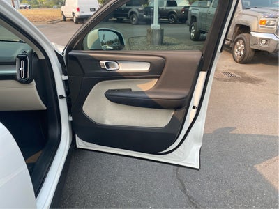 2021 Volvo XC40 T5 Momentum