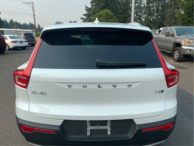 2021 Volvo XC40 T5 Momentum