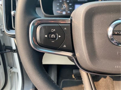 2021 Volvo XC40 T5 Momentum