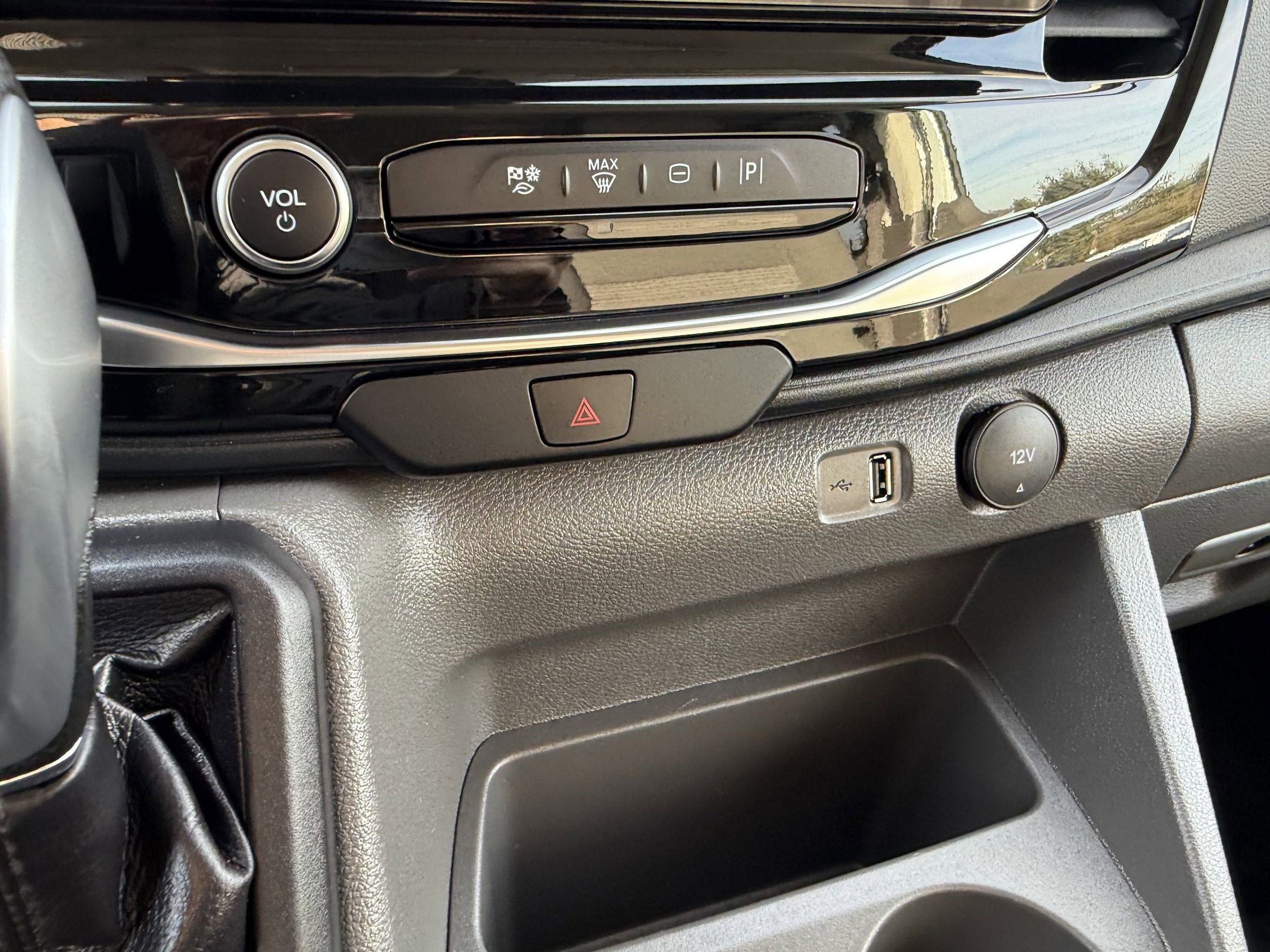 2024 Ford Transit Passenger Wagon XL