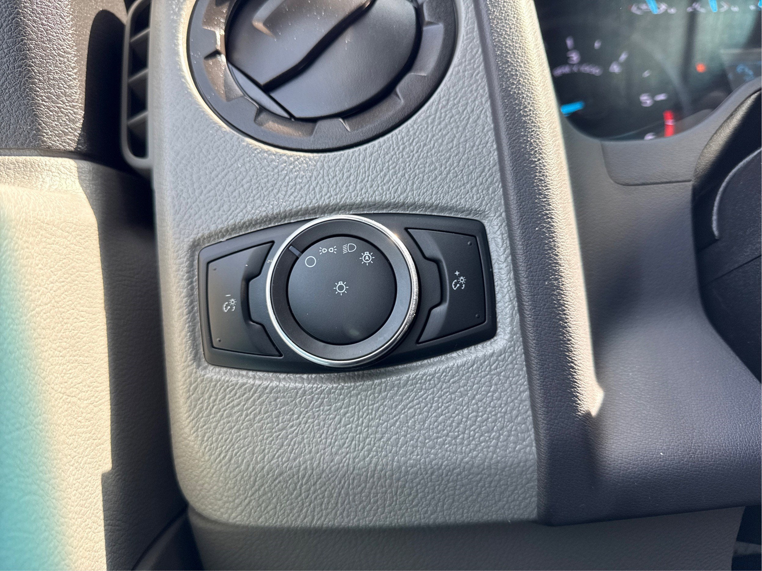 2022 Ford E-Series Cutaway E-350