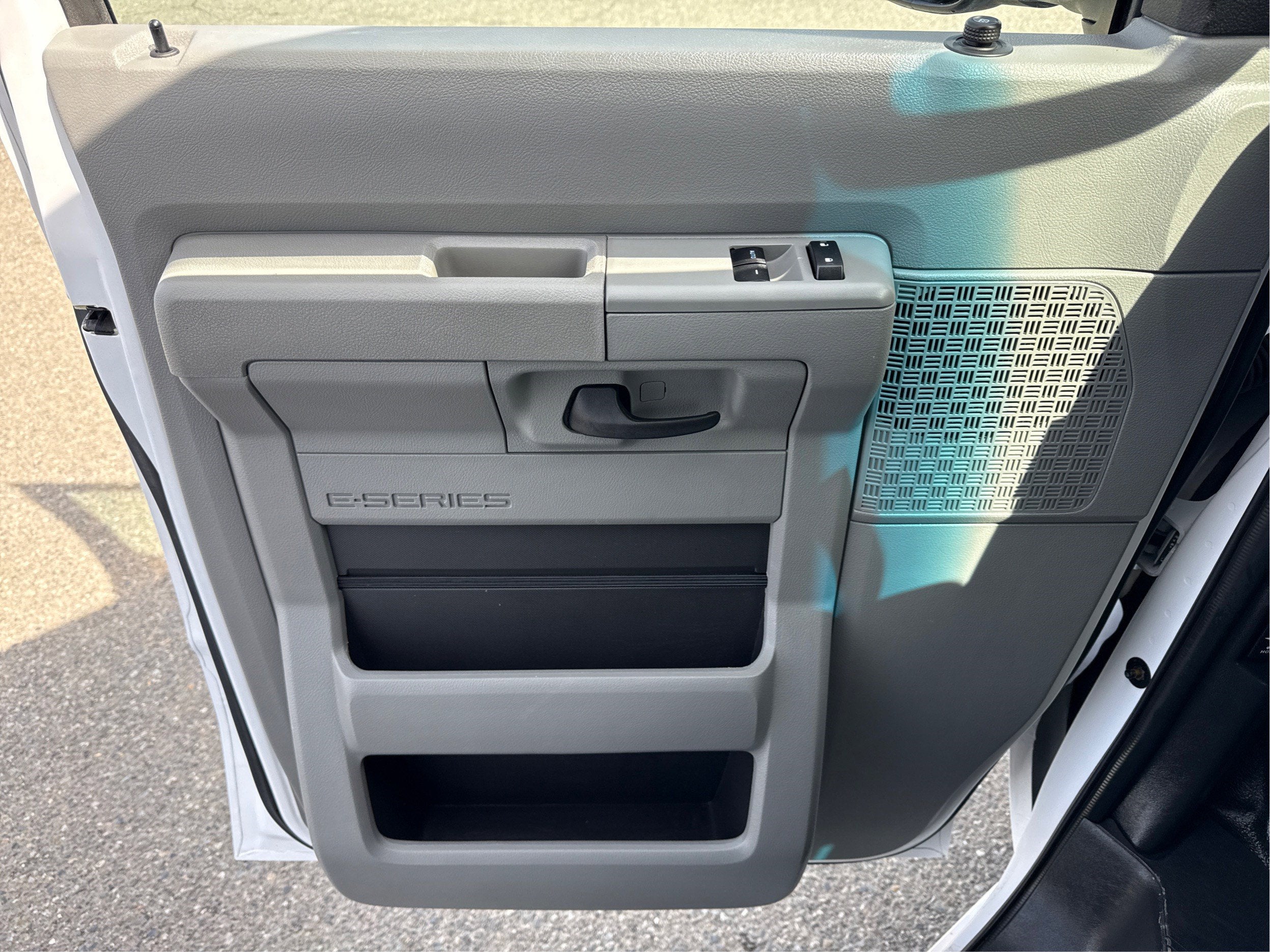 2022 Ford E-Series Cutaway E-350