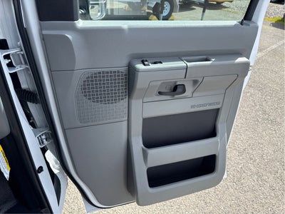 2022 Ford E-Series Cutaway E-350