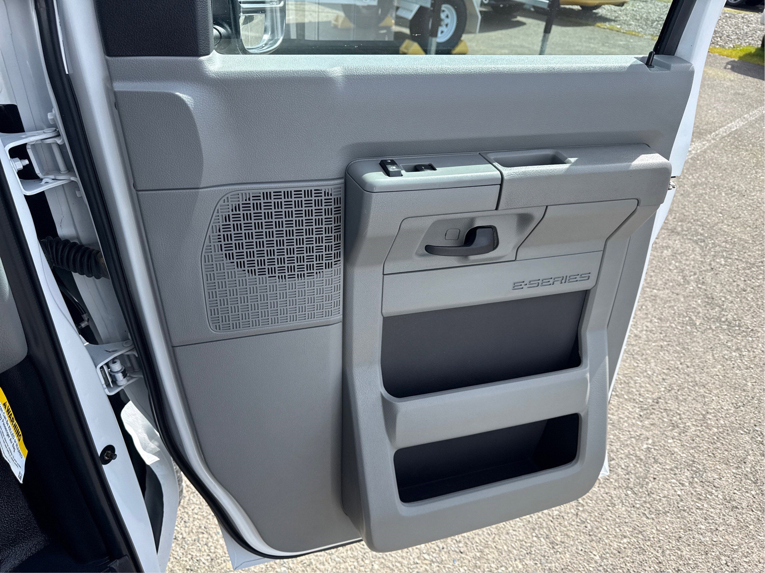 2022 Ford E-Series Cutaway E-350