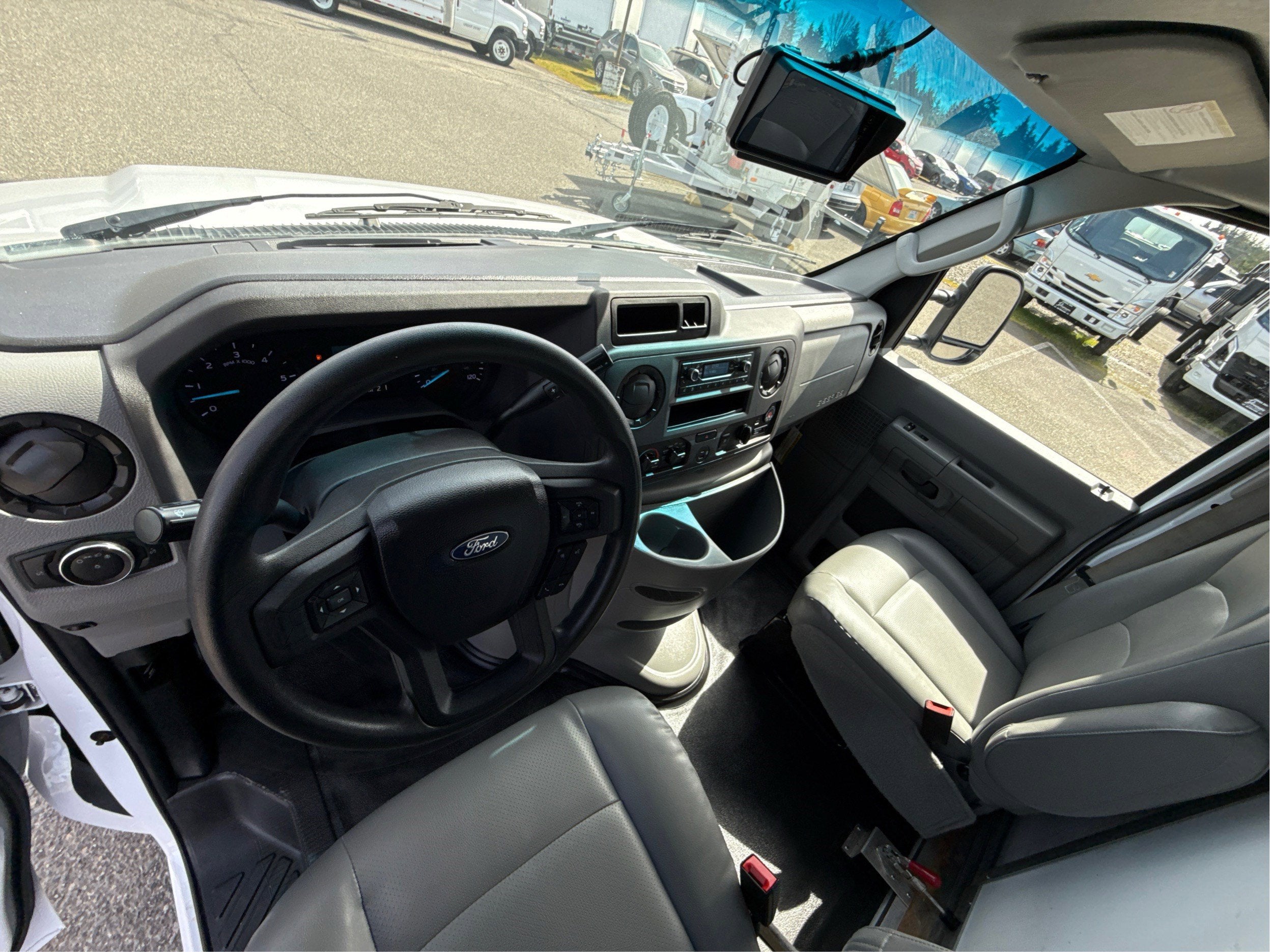 2022 Ford E-Series Cutaway E-350