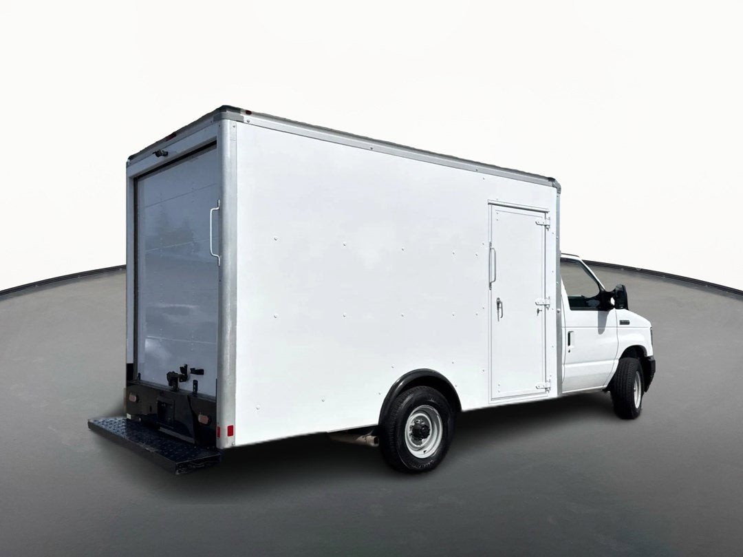 2022 Ford E-Series Cutaway E-350
