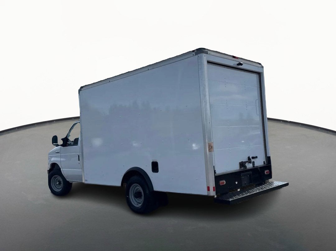 2022 Ford E-Series Cutaway E-350