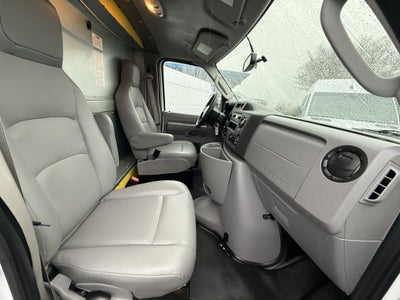 2022 Ford E-Series Cutaway E-350