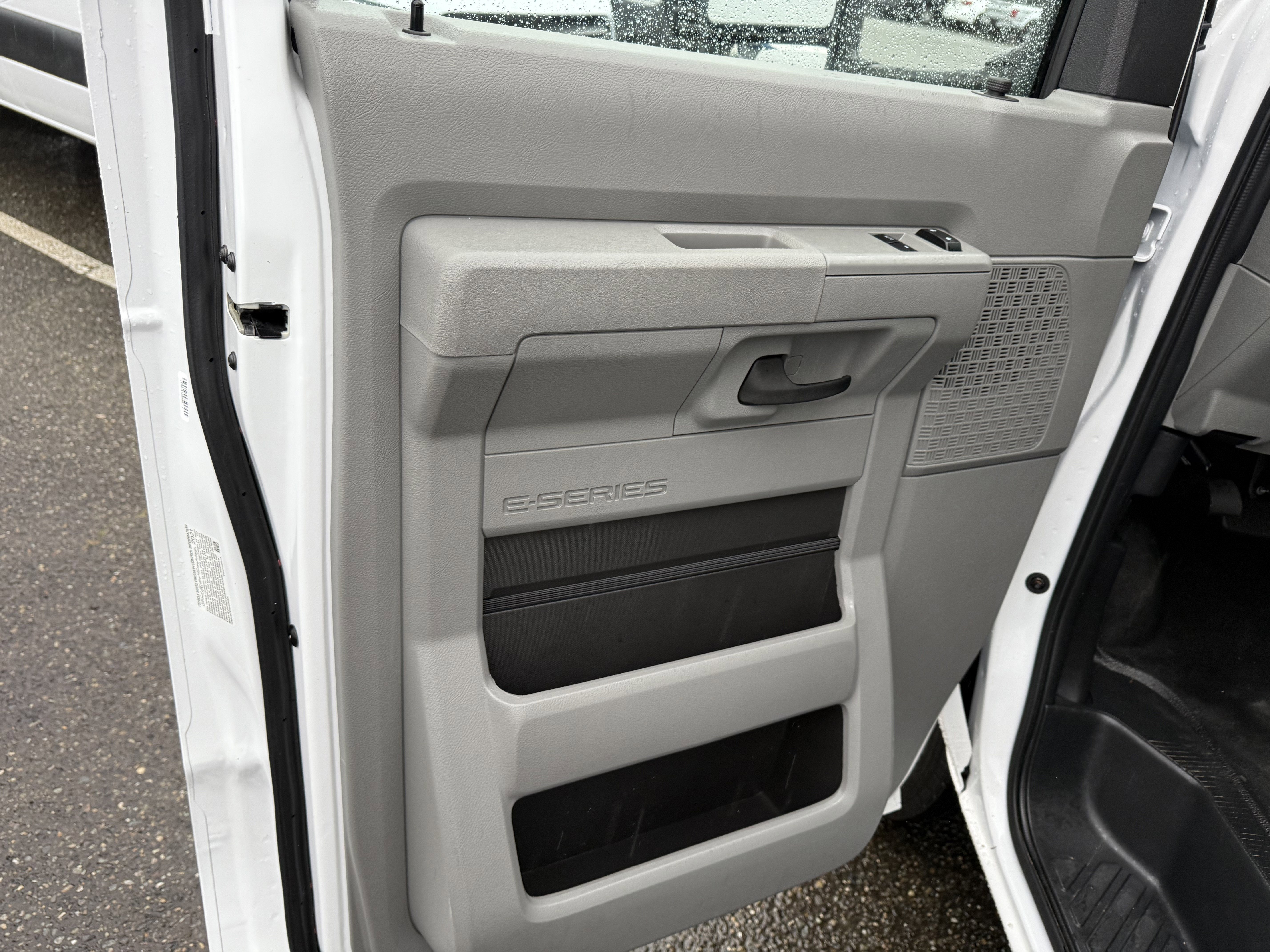 2022 Ford E-Series Cutaway E-350