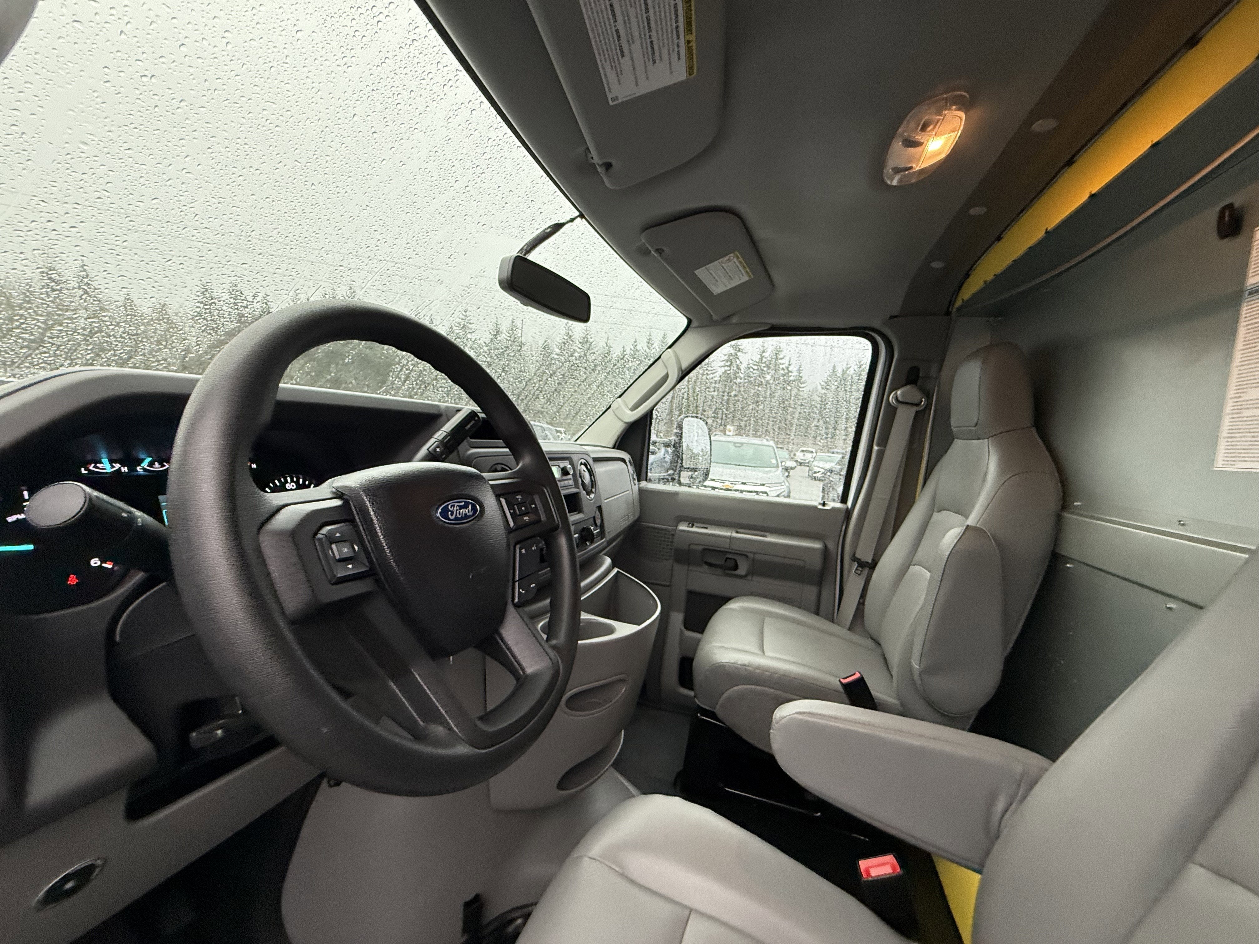 2022 Ford E-Series Cutaway E-350