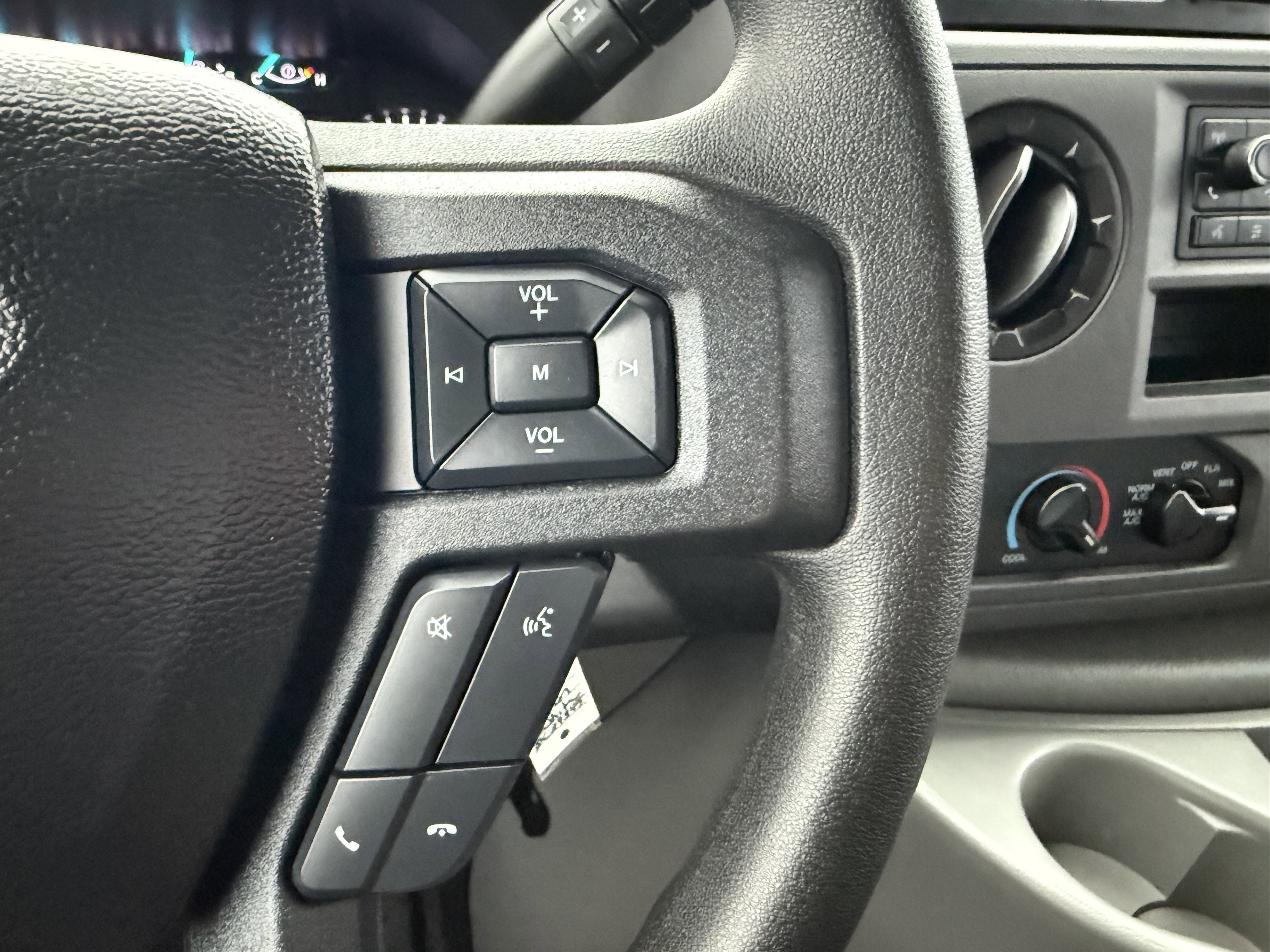 2022 Ford E-Series Cutaway E-350