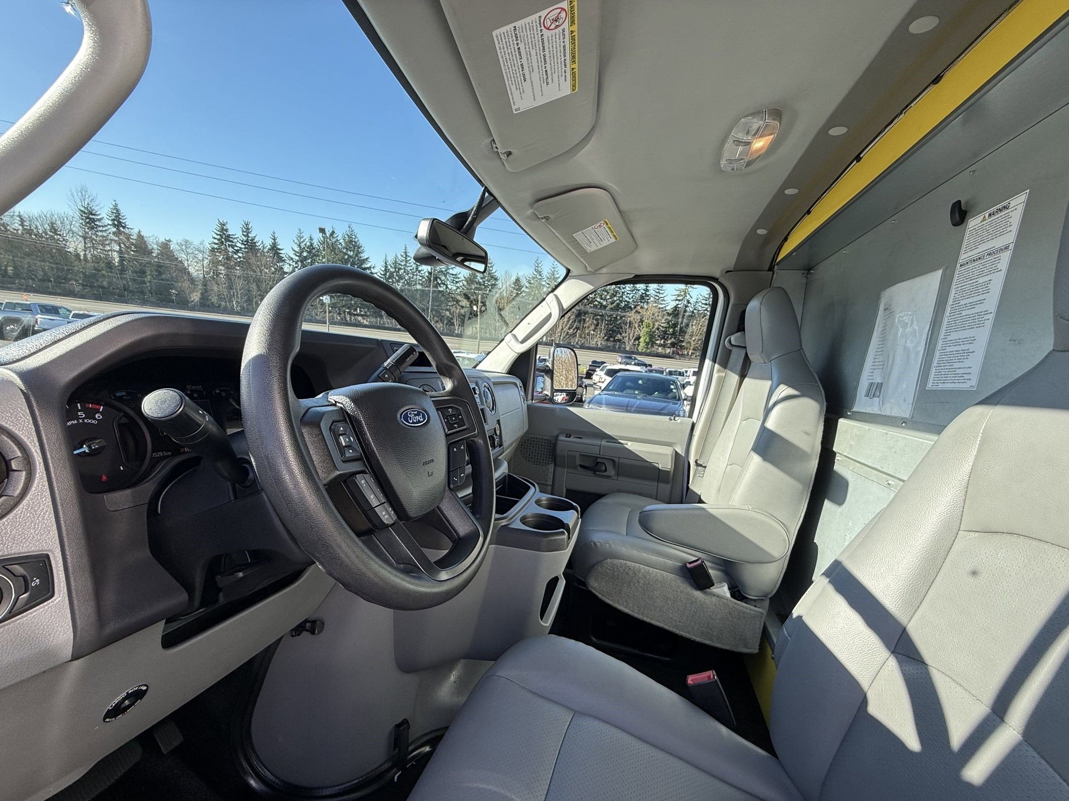 2022 Ford E-Series Cutaway E-350