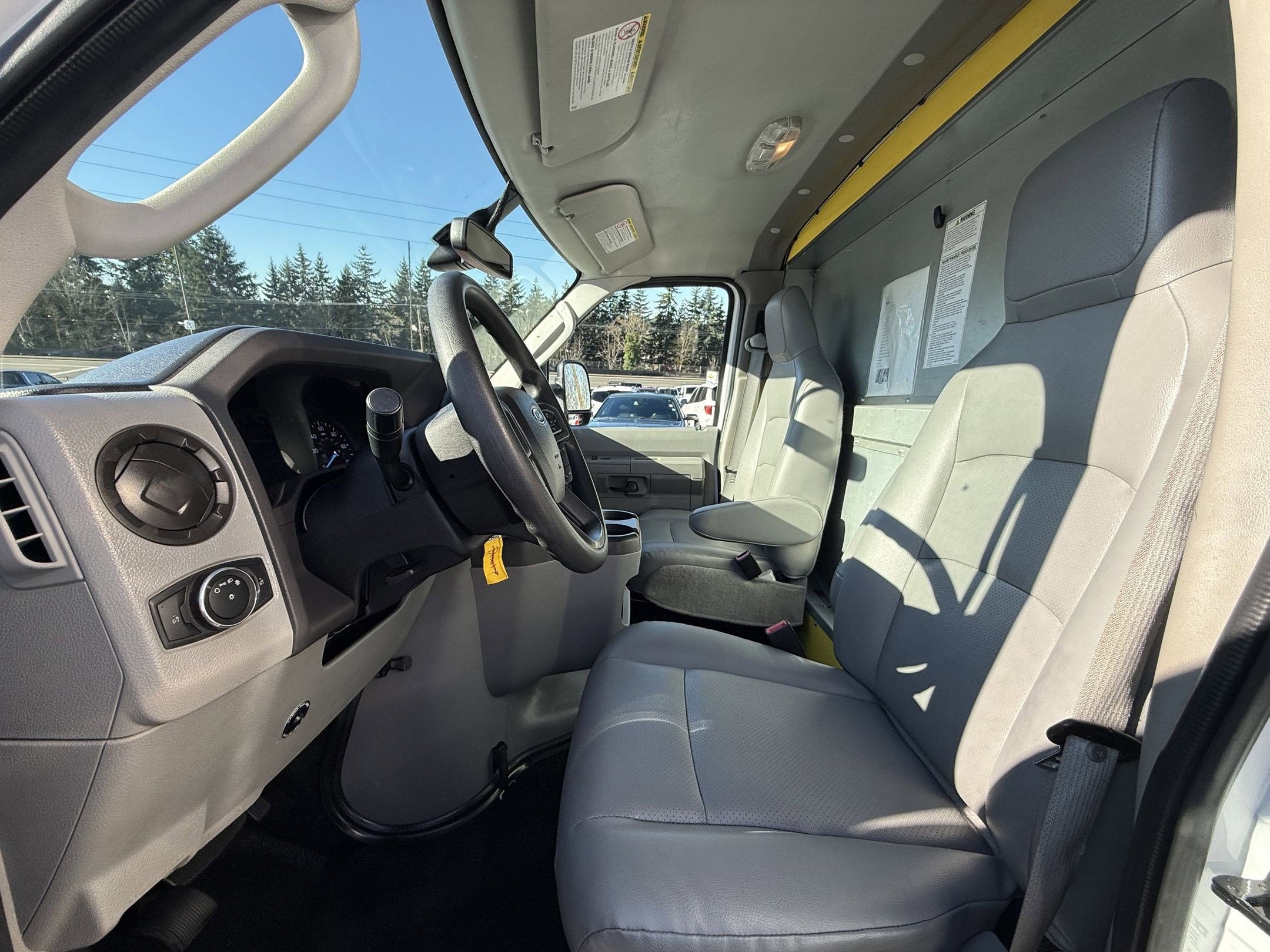 2022 Ford E-Series Cutaway E-350