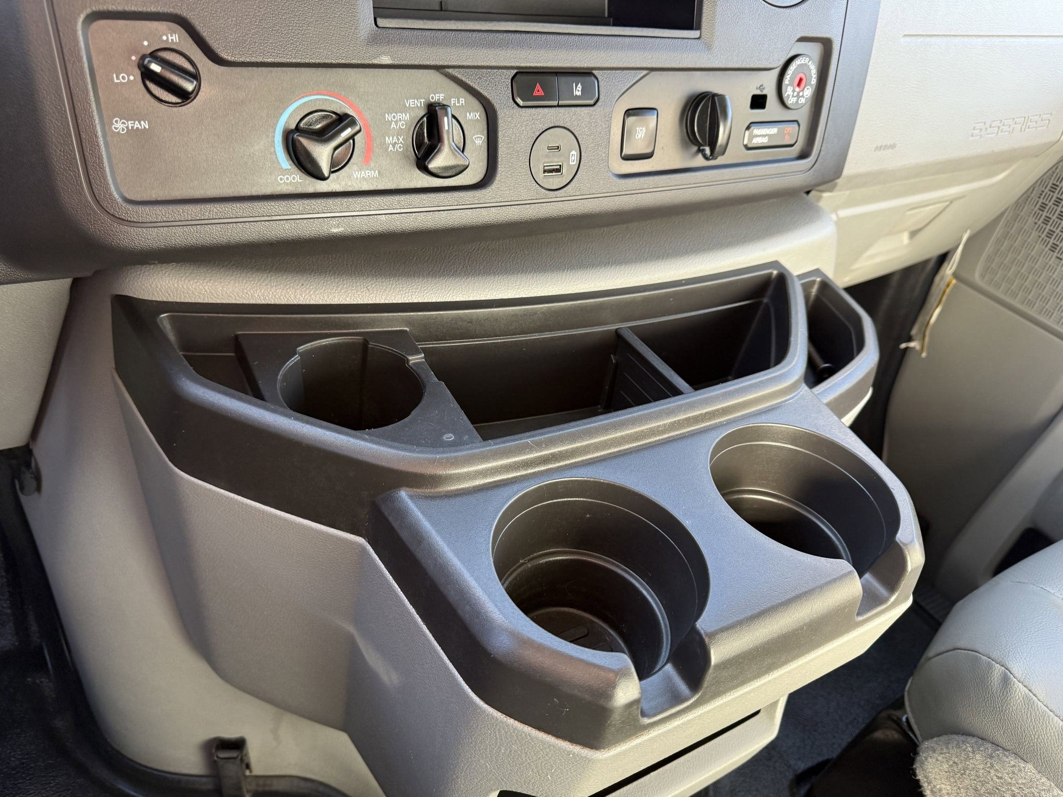 2022 Ford E-Series Cutaway E-350