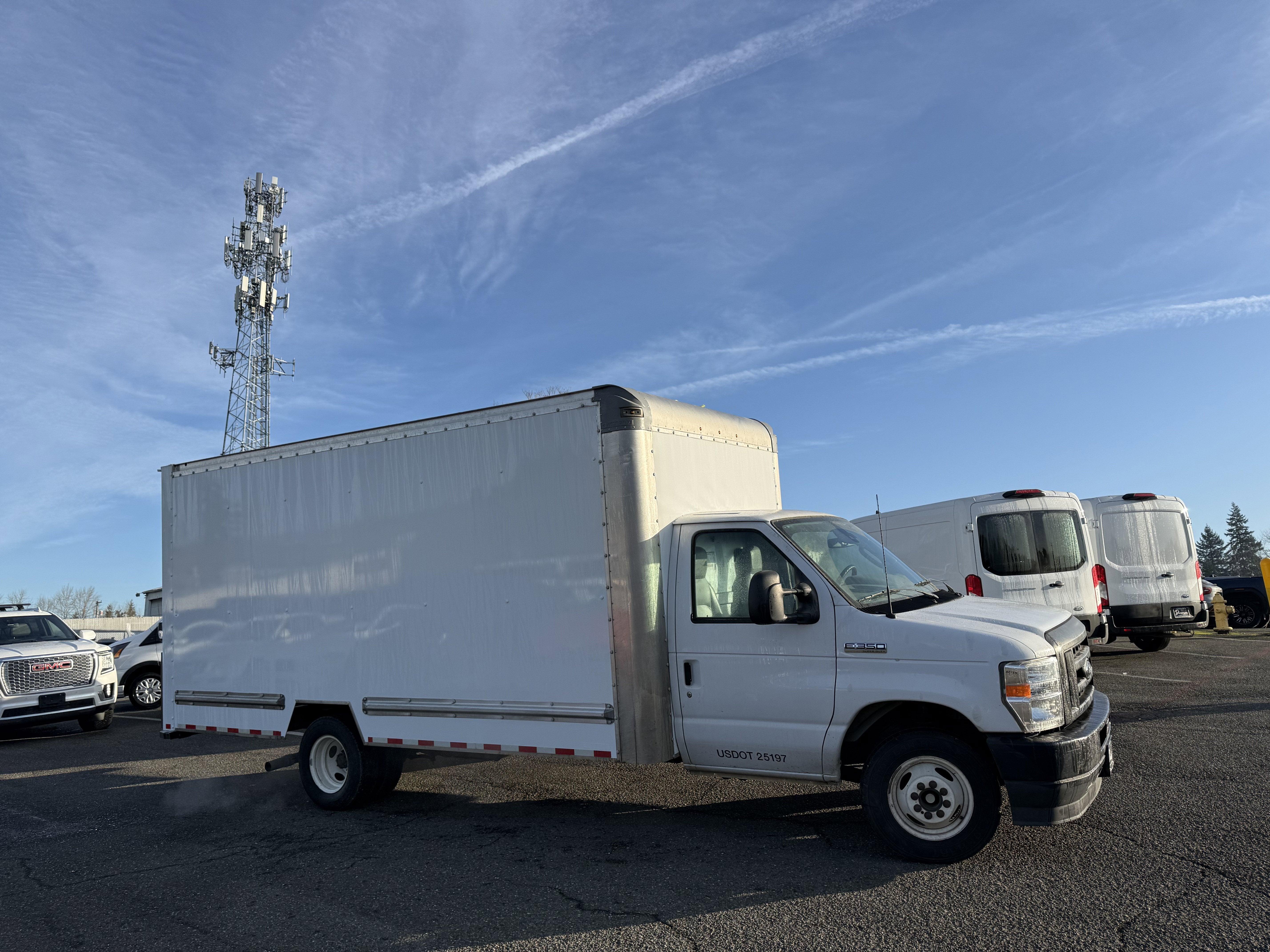 2022 Ford E-Series Cutaway E-350