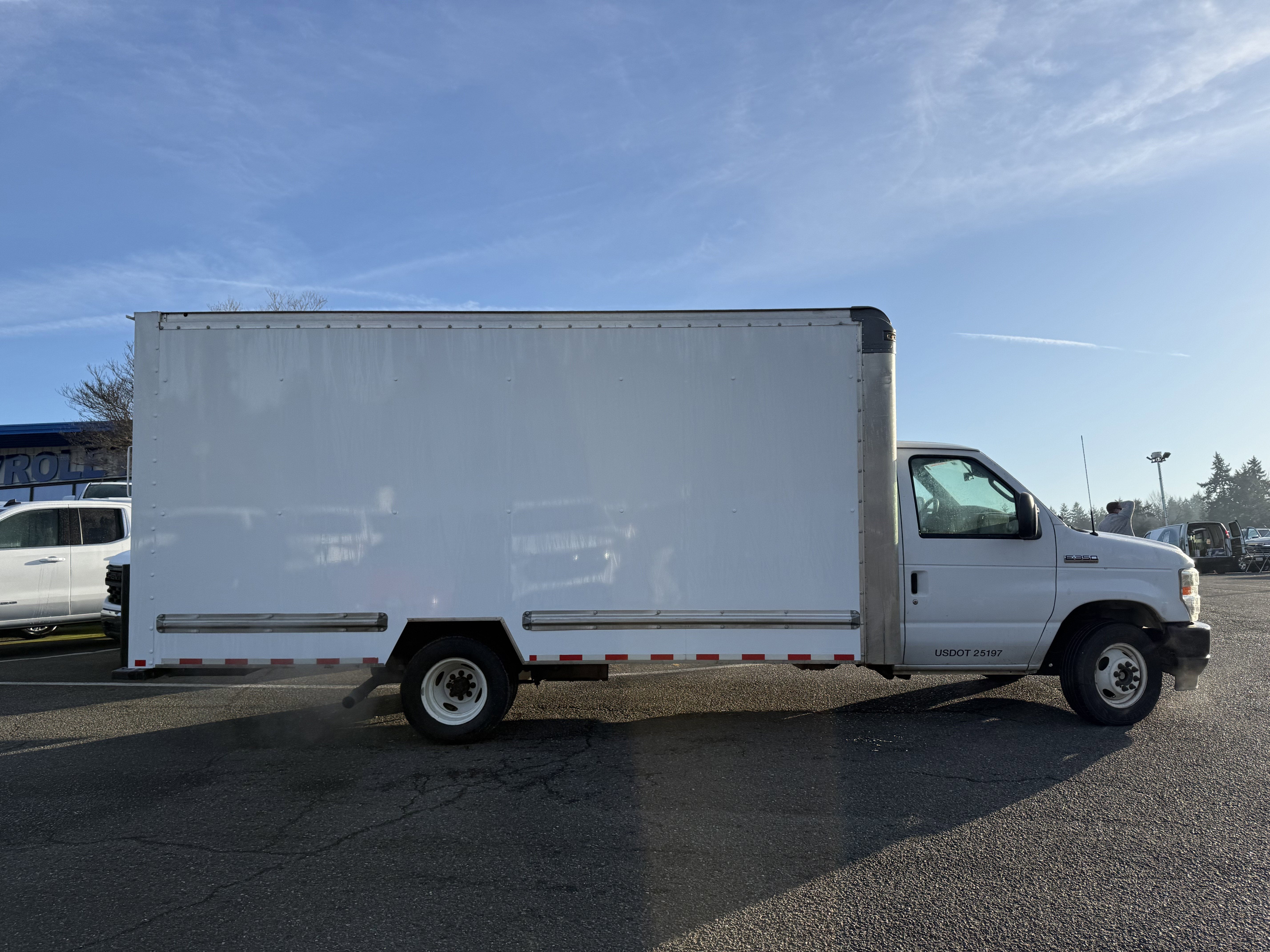 2022 Ford E-Series Cutaway E-350