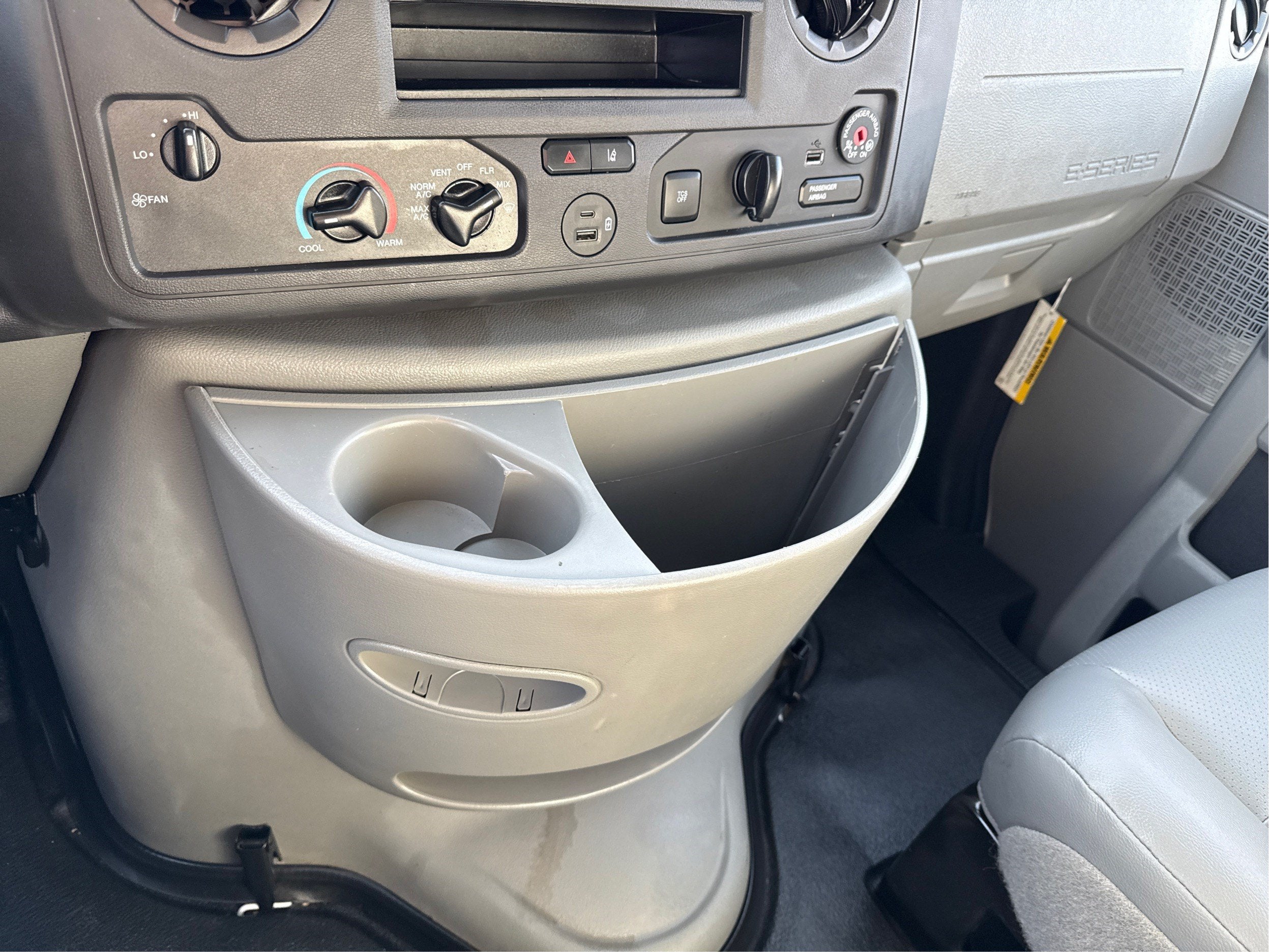2023 Ford E-Series Cutaway E-350