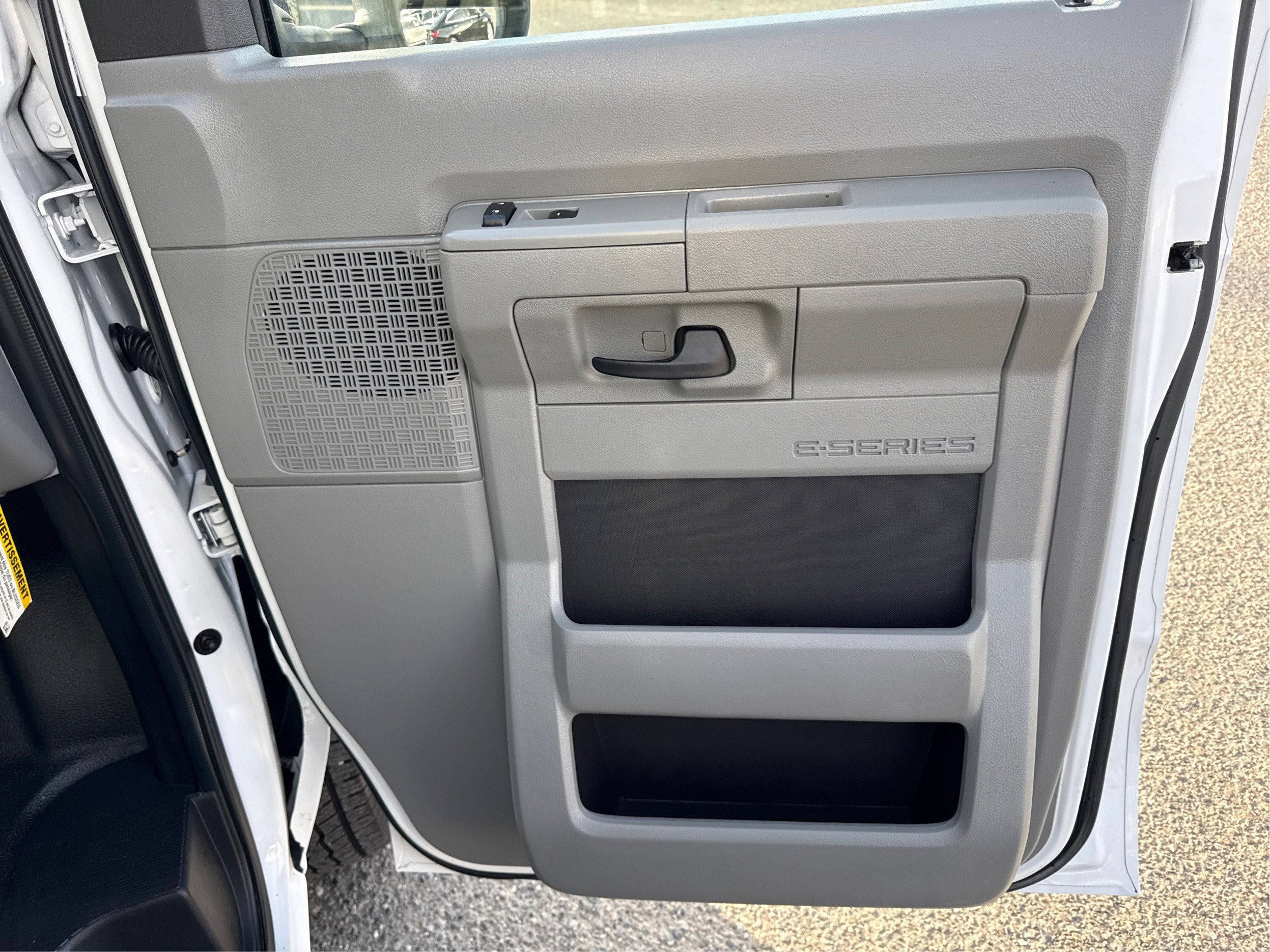 2023 Ford E-Series Cutaway E-350