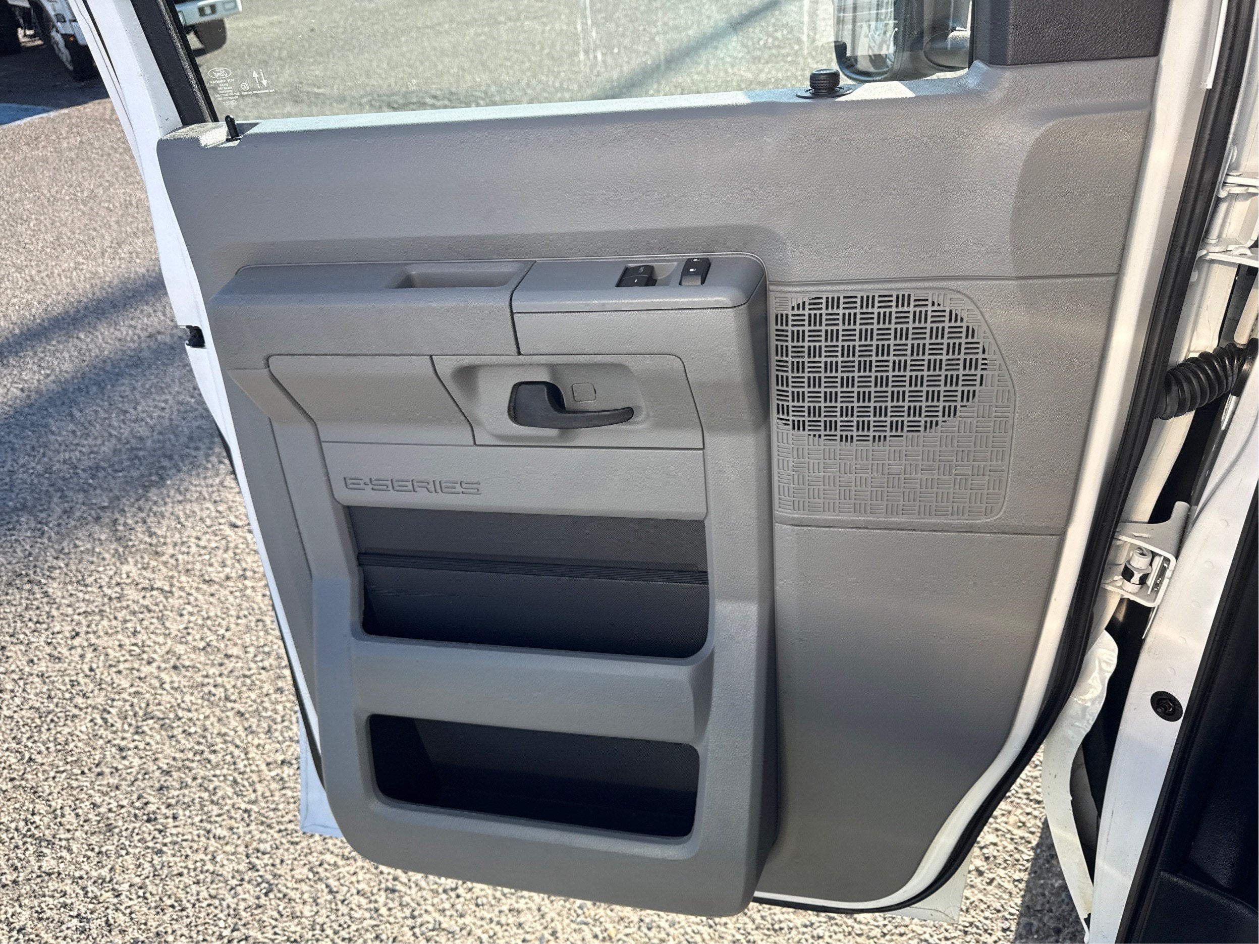 2023 Ford E-Series Cutaway E-350