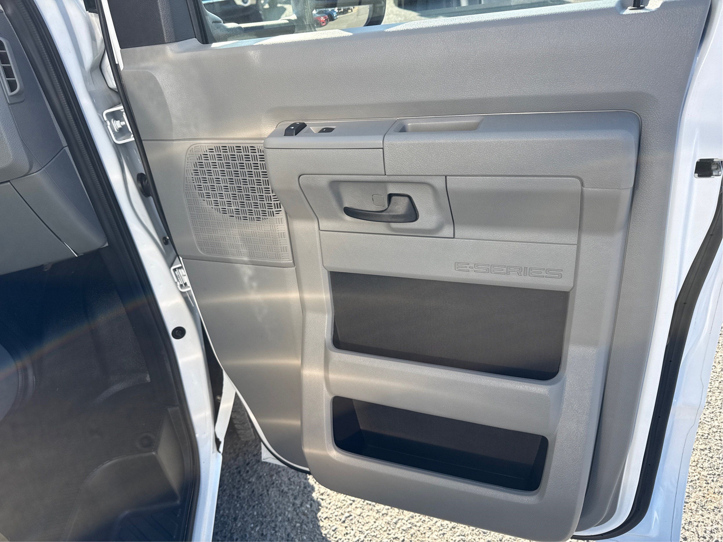 2023 Ford E-Series Cutaway E-350