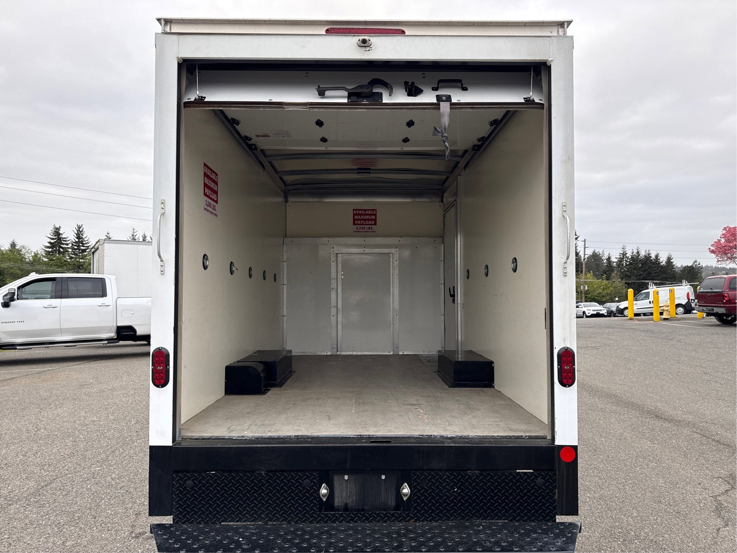 2022 Ford E-Series Cutaway E-350