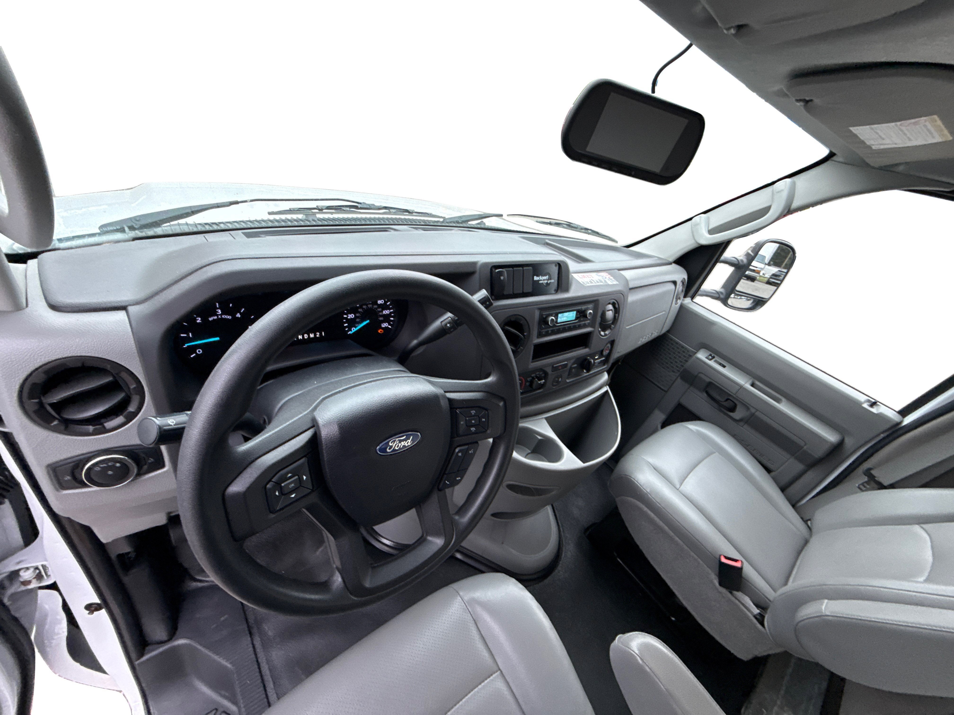 2022 Ford E-Series Cutaway E-350