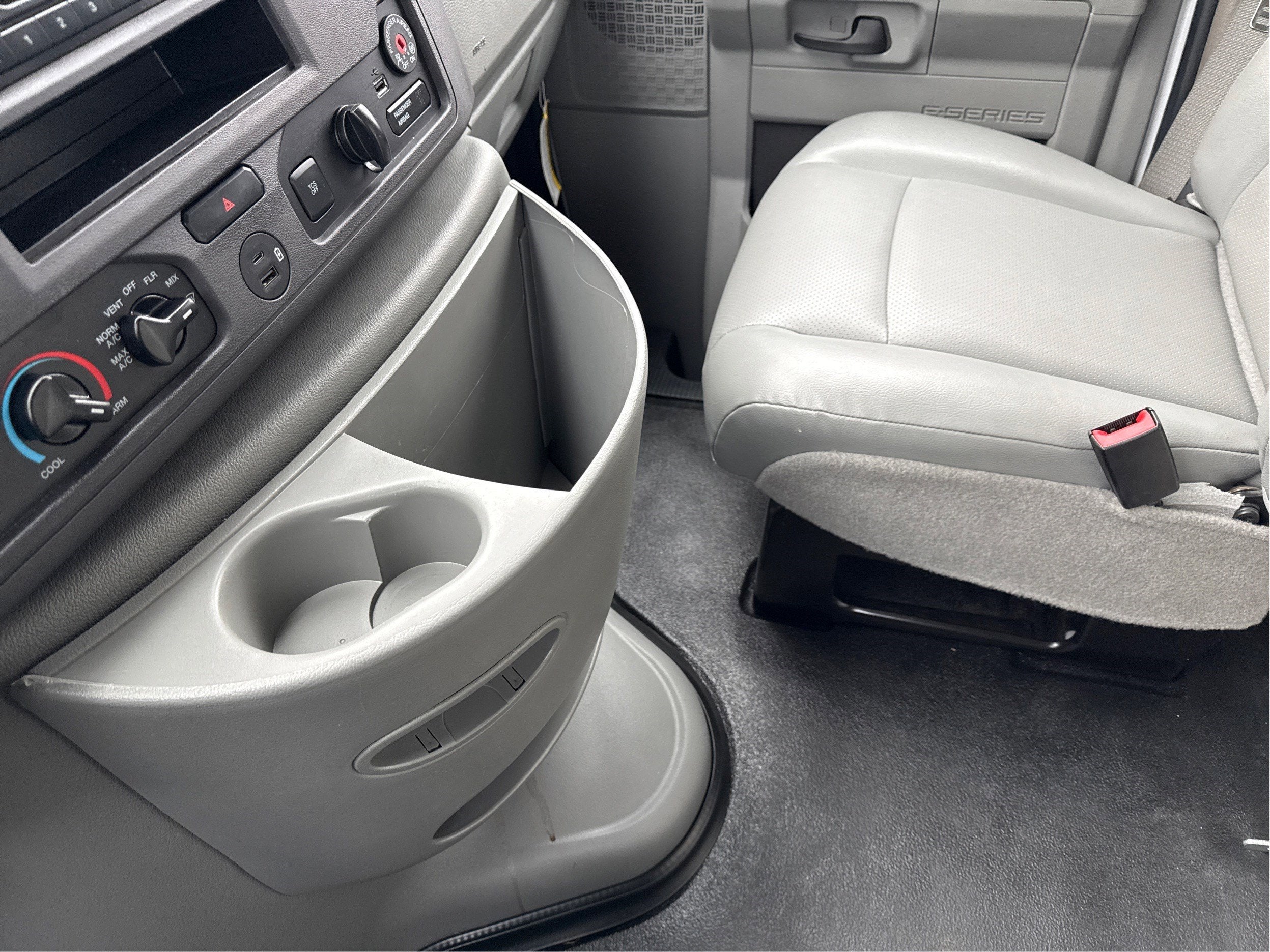 2022 Ford E-Series Cutaway E-350