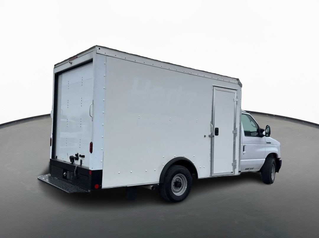 2022 Ford E-Series Cutaway E-350