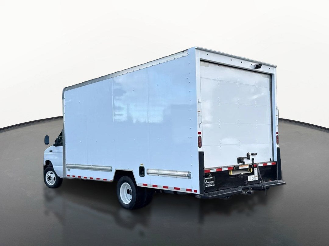 2022 Ford E-Series Cutaway E-350