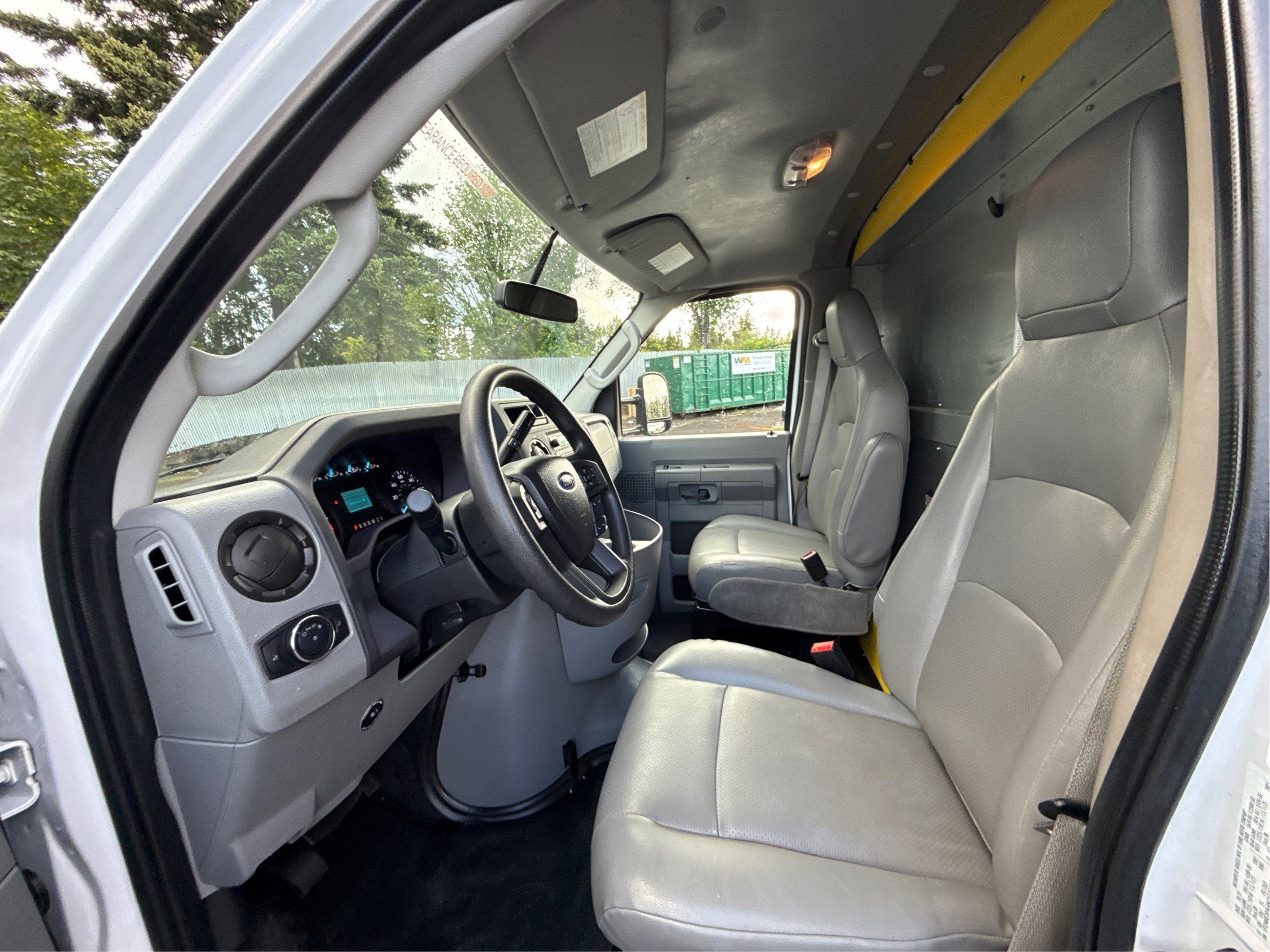 2022 Ford E-Series Cutaway E-350