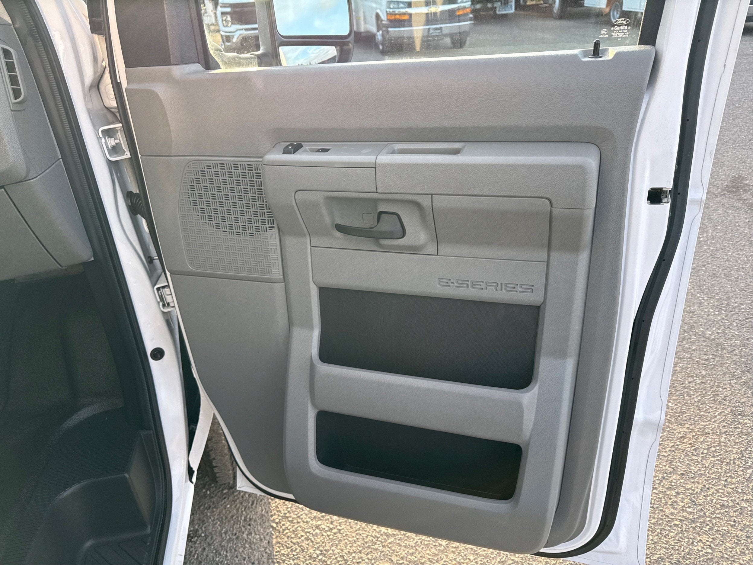2023 Ford E-Series Cutaway E-350