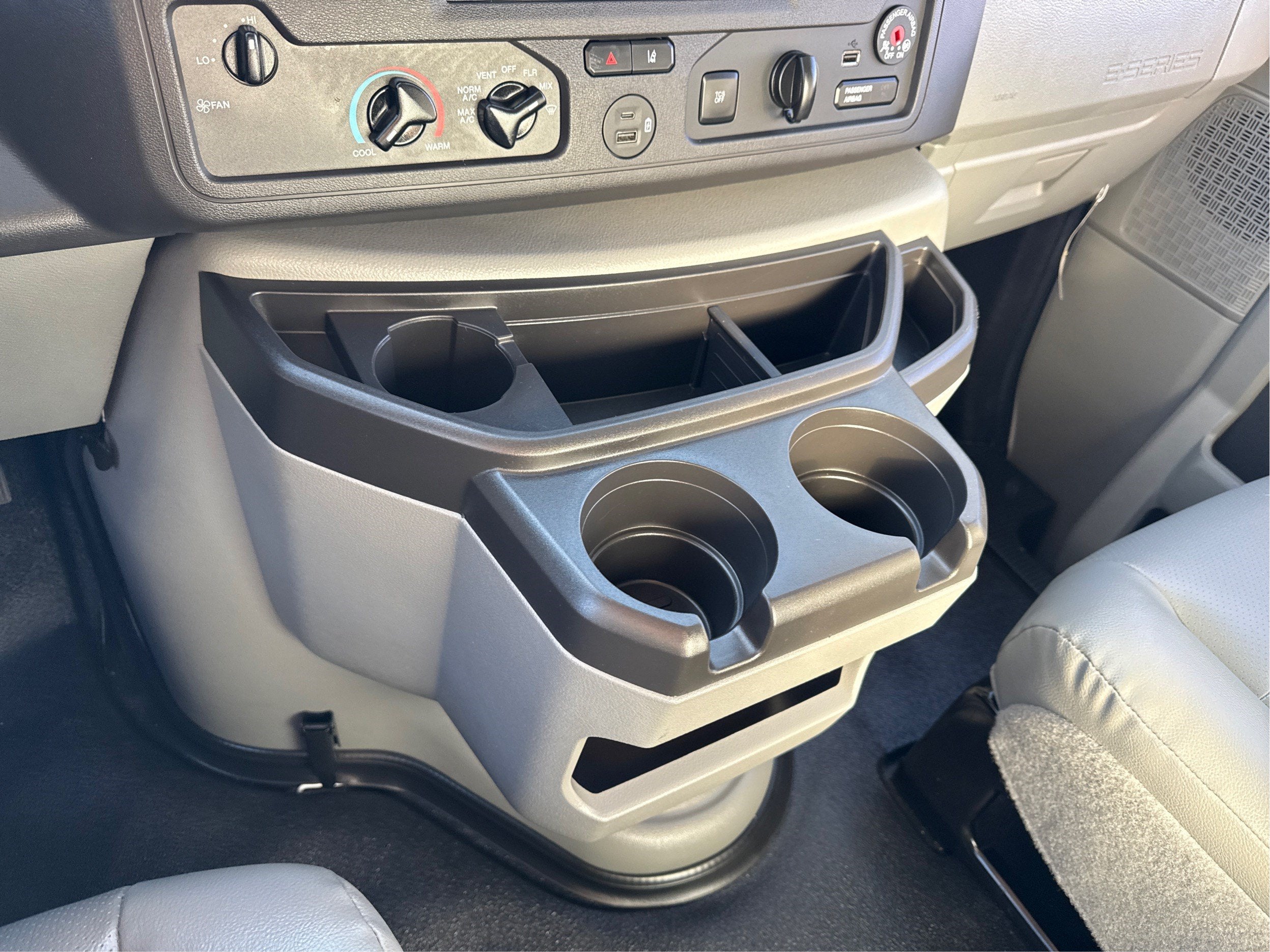 2023 Ford E-Series Cutaway E-350